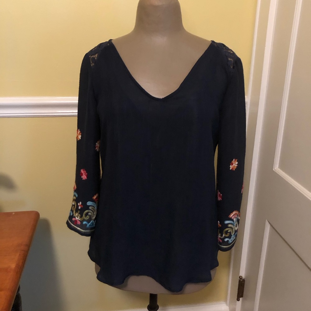 Fig & Flower Navy Blue Blouse w/Floral Embroidered Bell Sleeves Lace Yoke Size S